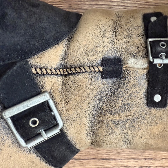 UGG Classic Short Dylan Boots Sheepskin Shearling Boot Size 7 1001202 - Picture 11 of 11